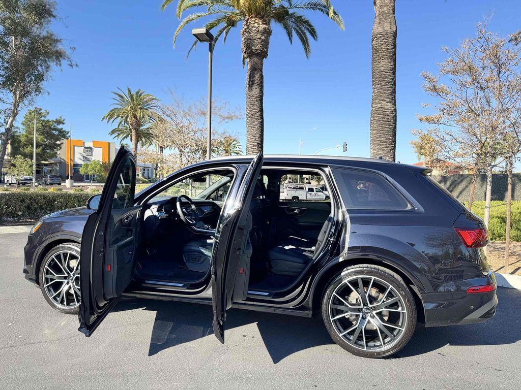 used 2021 Audi Q7 car, priced at $28,900