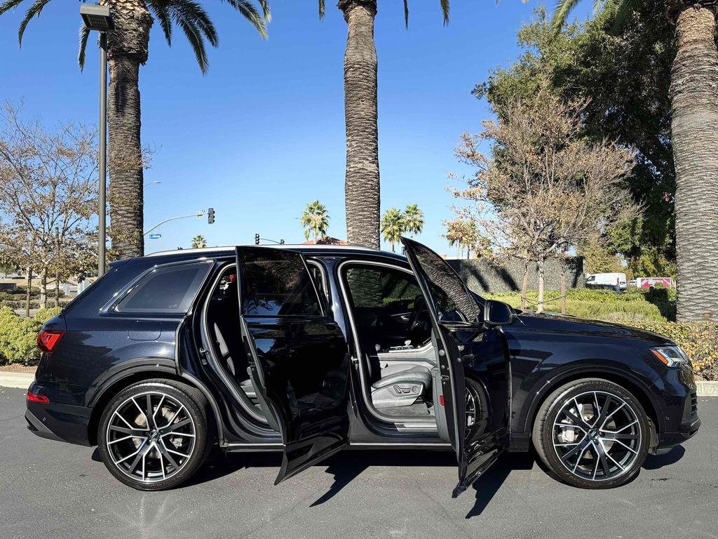 used 2021 Audi Q7 car, priced at $28,900