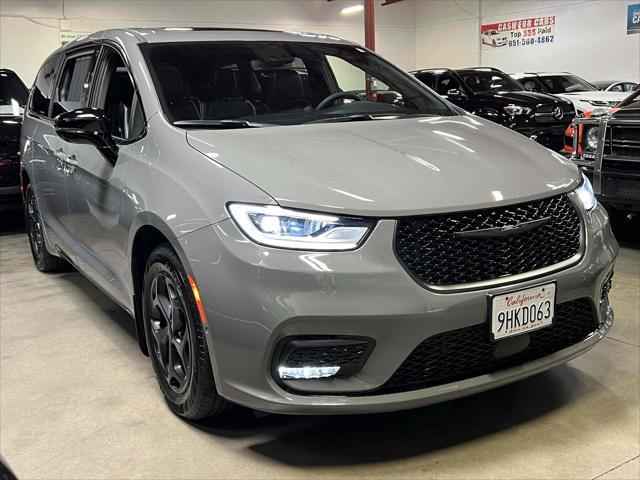 used 2023 Chrysler Pacifica Hybrid car, priced at $35,590