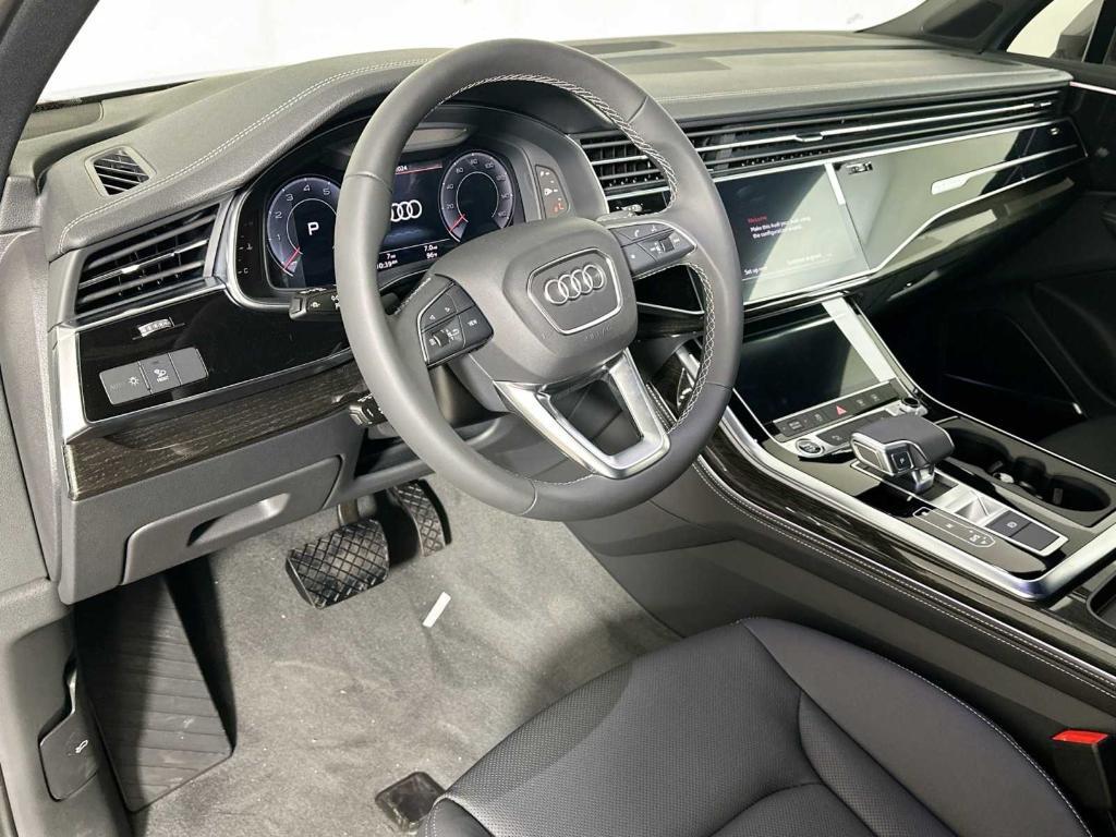 new 2025 Audi Q7 car, priced at $75,545