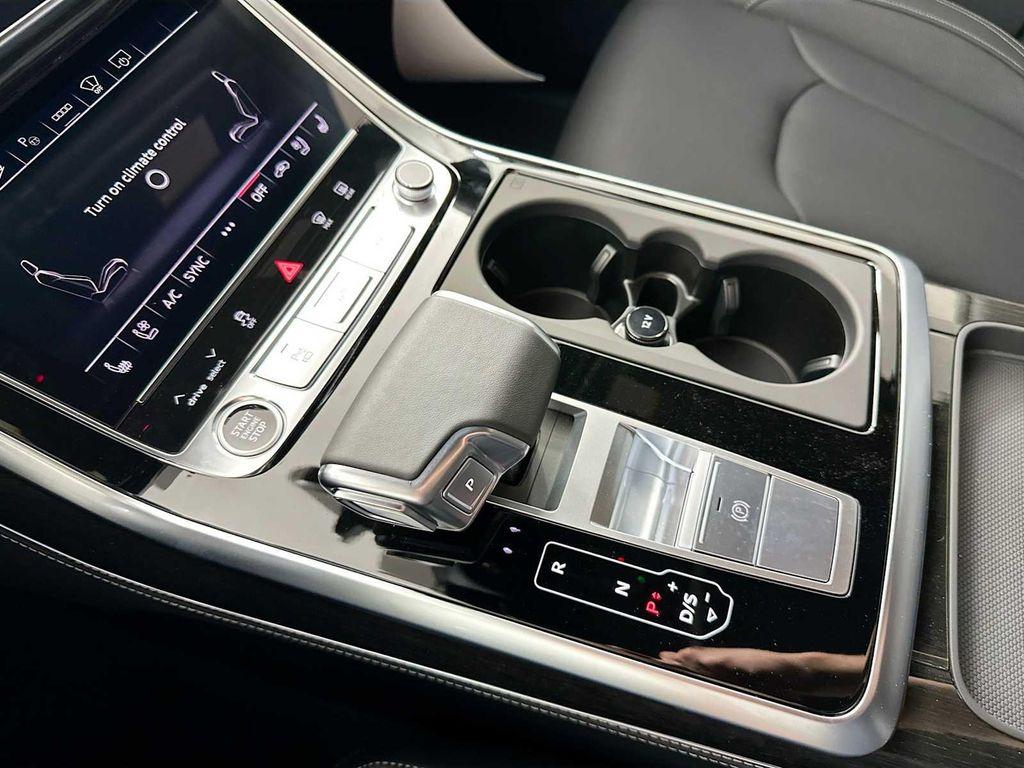 new 2025 Audi Q7 car, priced at $81,660