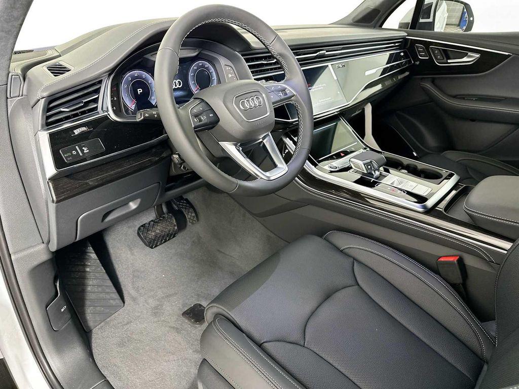 new 2025 Audi Q7 car, priced at $81,660