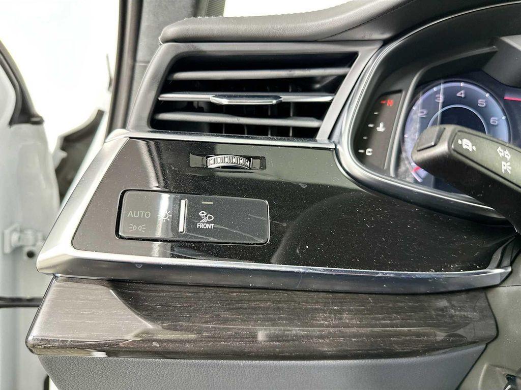 new 2025 Audi Q7 car, priced at $81,660