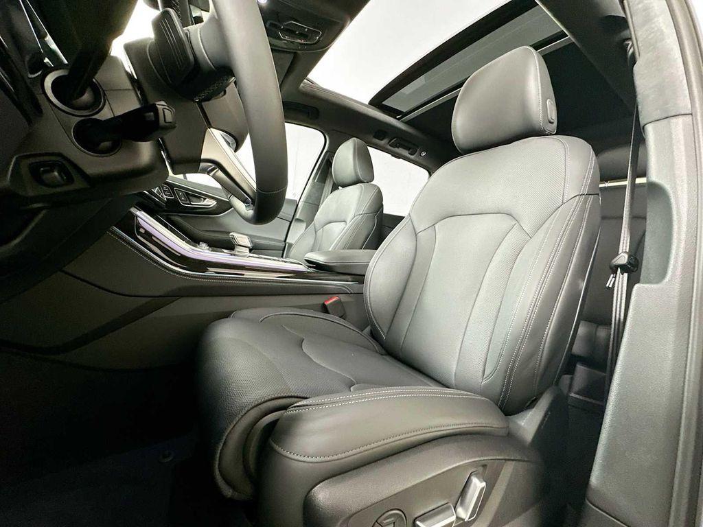 new 2025 Audi Q7 car, priced at $81,660