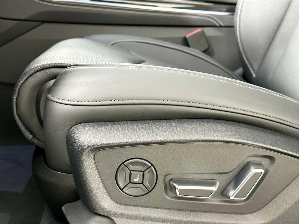 new 2025 Audi Q7 car, priced at $81,660
