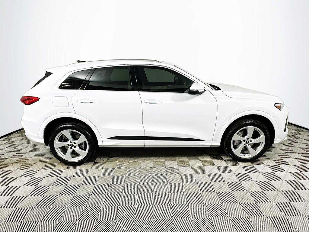 new 2025 Audi Q5 car, priced at $61,285