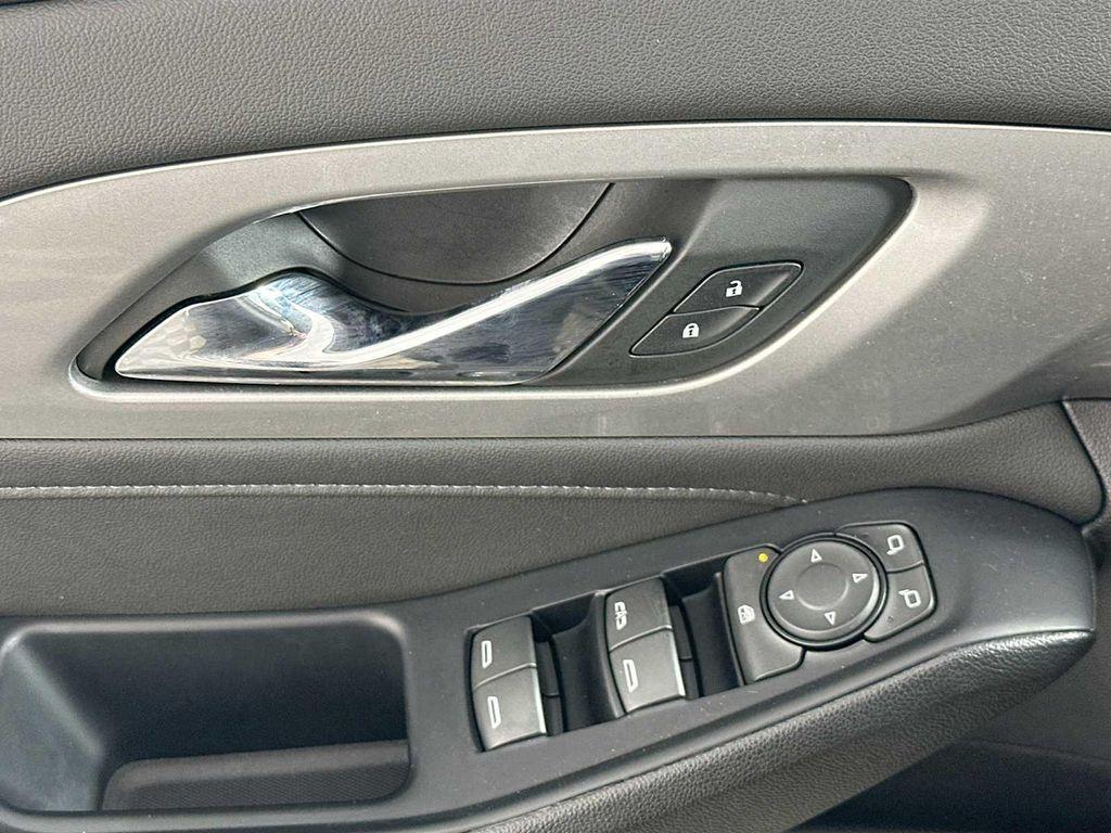 used 2023 Chevrolet Traverse car, priced at $26,500