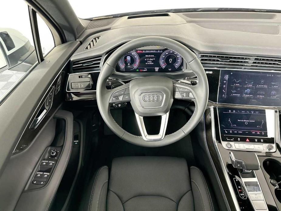 new 2025 Audi Q7 car, priced at $80,570