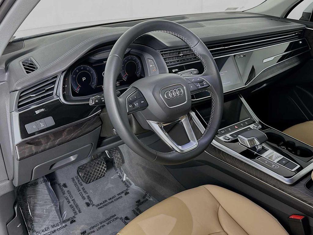 used 2025 Audi Q7 car, priced at $55,900