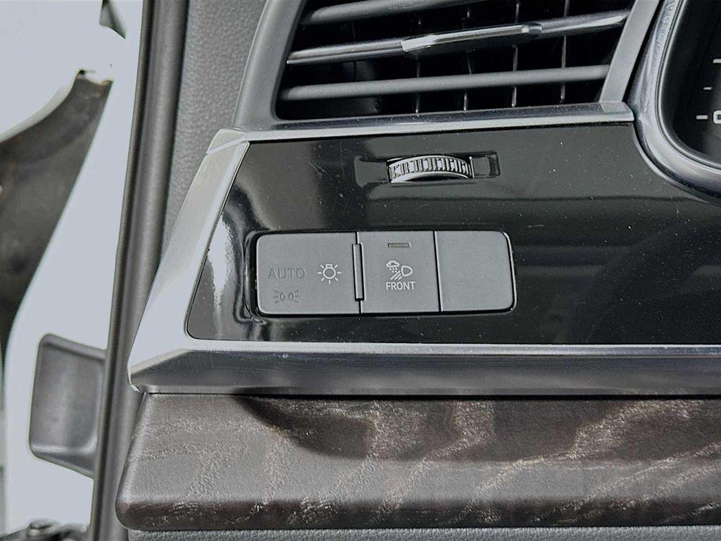 used 2025 Audi Q7 car, priced at $55,900