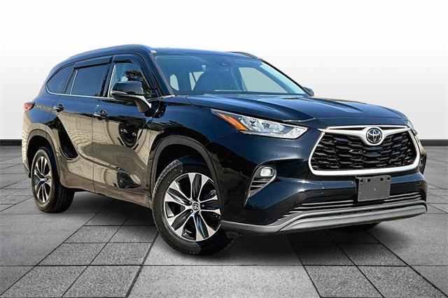 used 2020 Toyota Highlander car, priced at $27,995