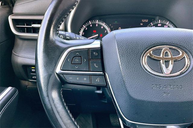 used 2020 Toyota Highlander car, priced at $27,995