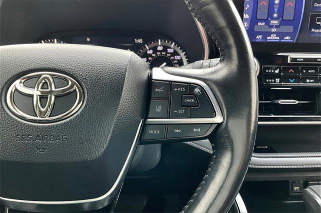 used 2021 Toyota Highlander car, priced at $38,310