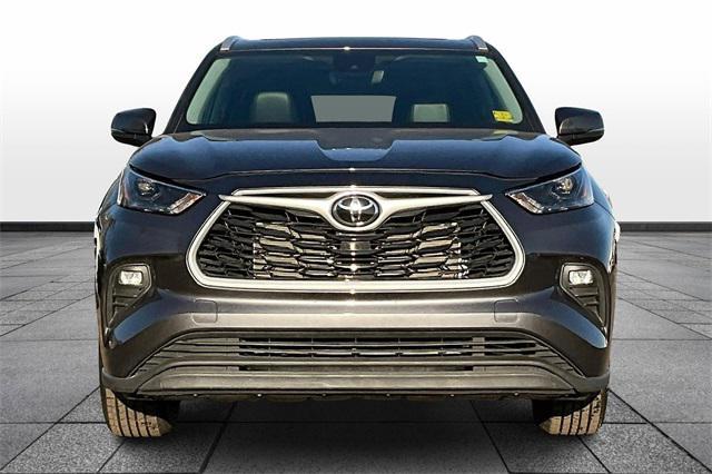 used 2022 Toyota Highlander car, priced at $37,457