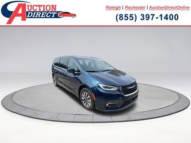 used 2022 Chrysler Pacifica Hybrid car, priced at $27,999