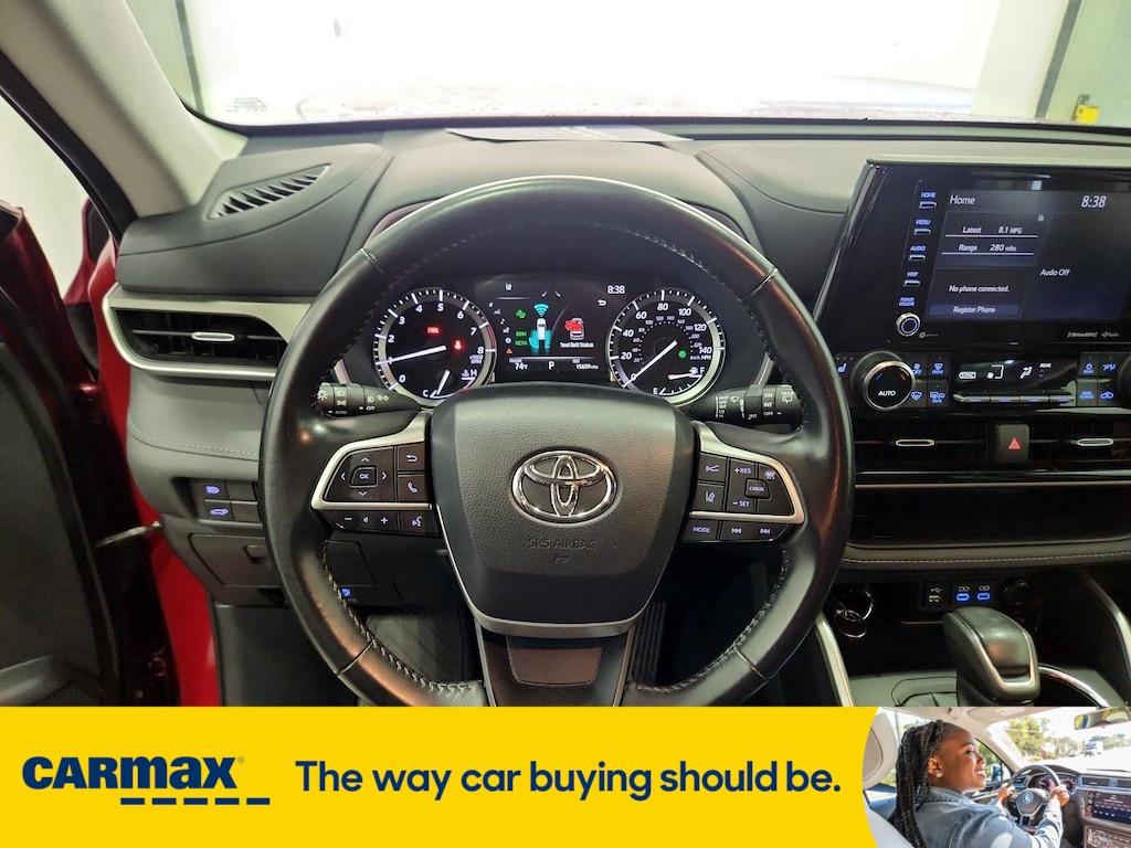 used 2022 Toyota Highlander car, priced at $39,998