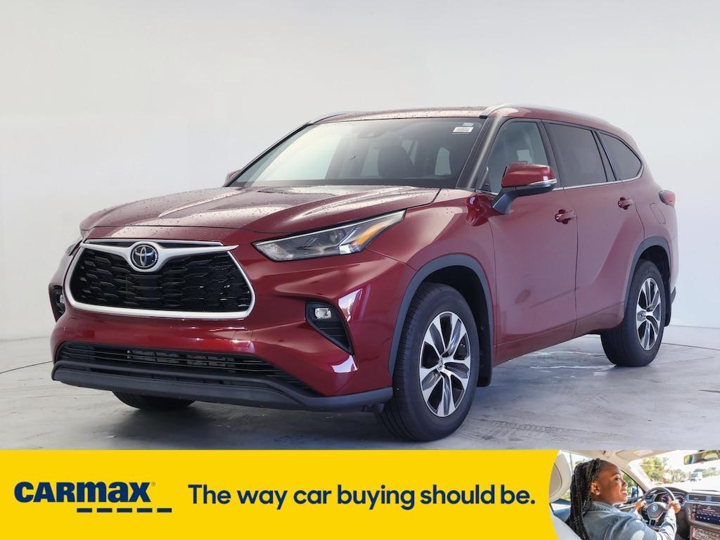 used 2022 Toyota Highlander car, priced at $39,998