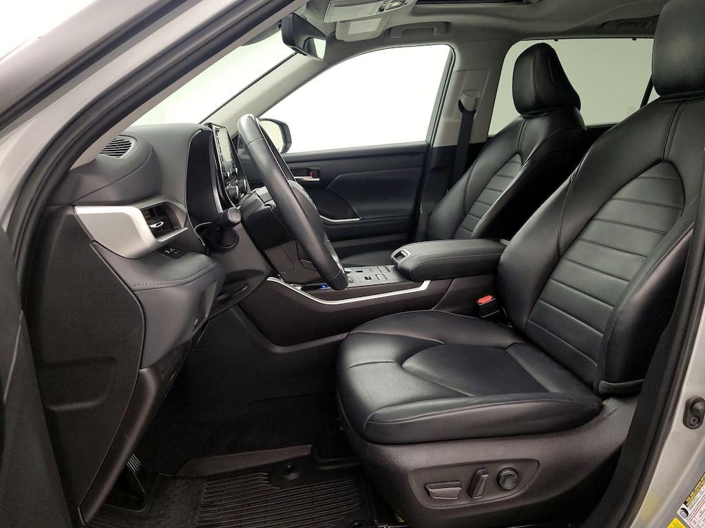 used 2022 Toyota Highlander car, priced at $34,998