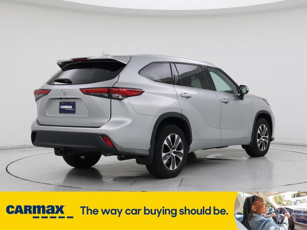 used 2022 Toyota Highlander car, priced at $34,998