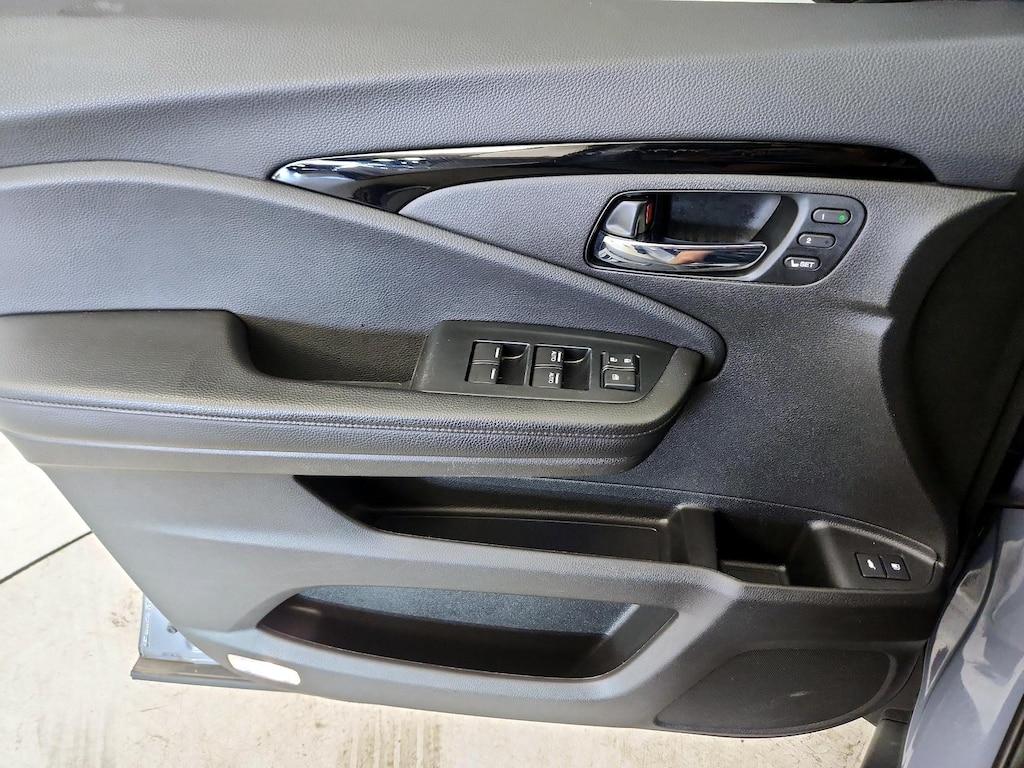 used 2022 Honda Pilot car, priced at $32,998