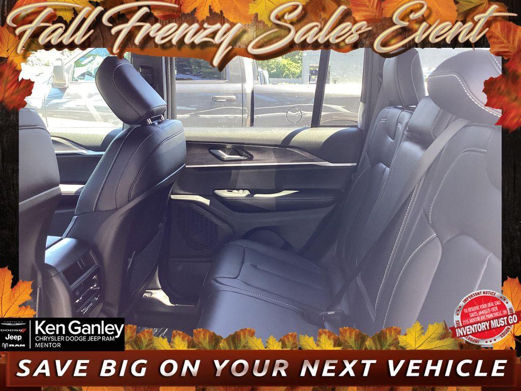 new 2025 Jeep Grand Cherokee car, priced at $43,622