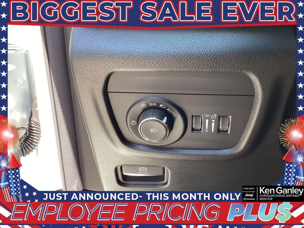 new 2025 Jeep Grand Cherokee car, priced at $47,081