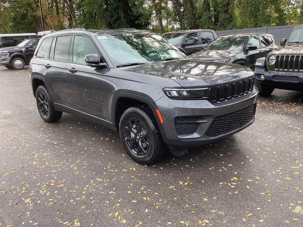 new 2025 Jeep Grand Cherokee car, priced at $41,955