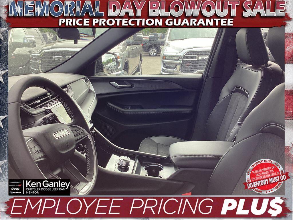 new 2025 Jeep Grand Cherokee car, priced at $42,305