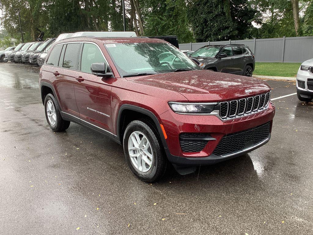 new 2025 Jeep Grand Cherokee car, priced at $33,995