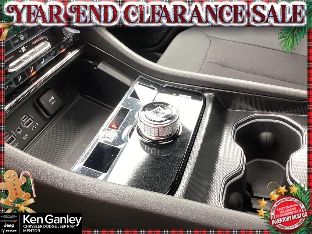 new 2025 Jeep Grand Cherokee car, priced at $34,681