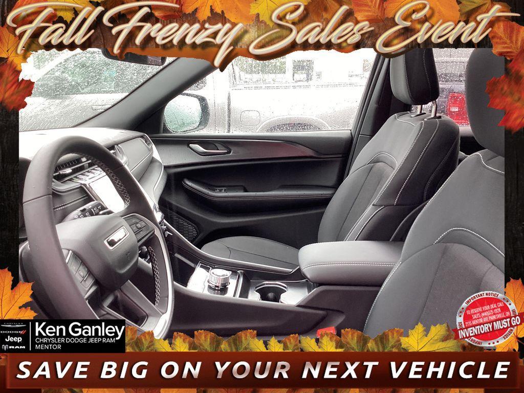 new 2025 Jeep Grand Cherokee car, priced at $38,681