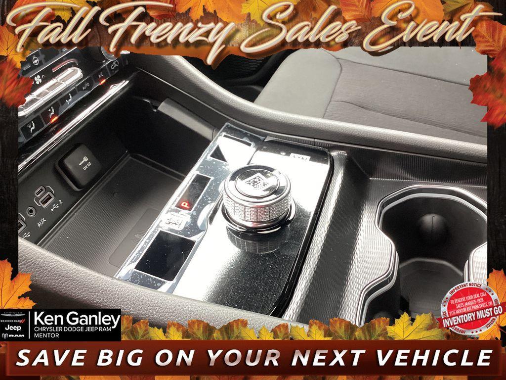 new 2025 Jeep Grand Cherokee car, priced at $38,681