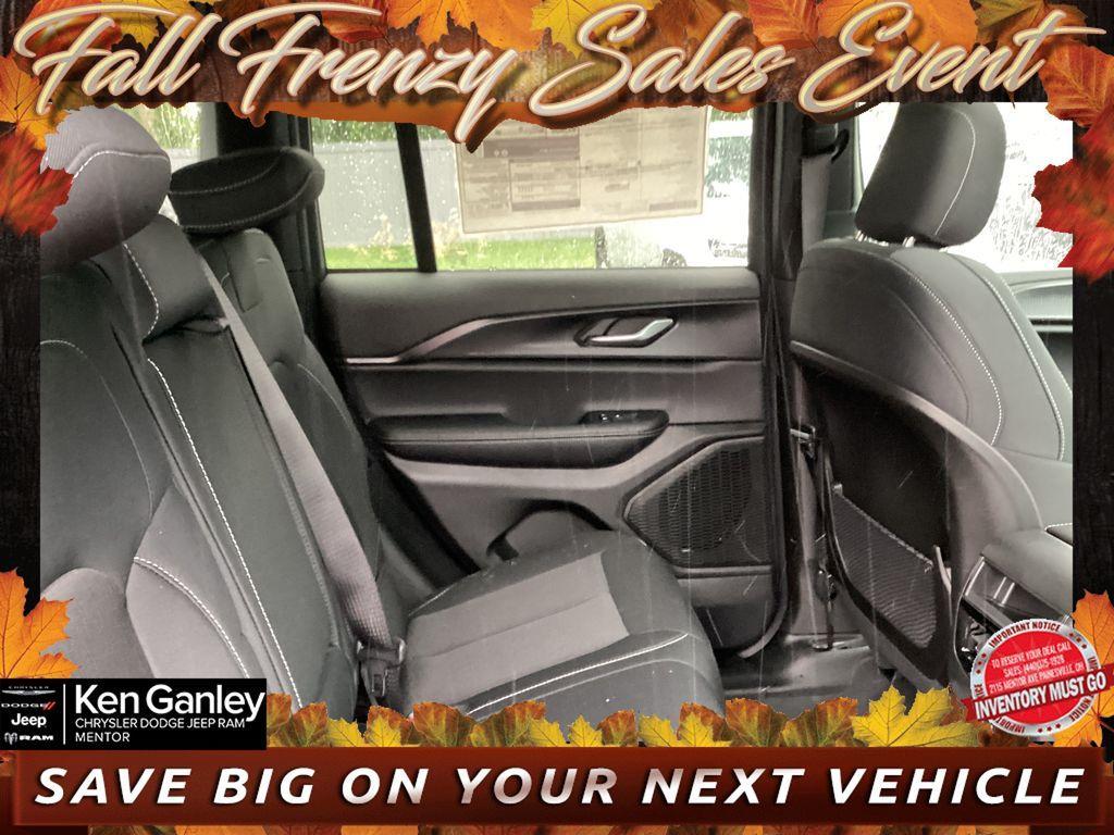 new 2025 Jeep Grand Cherokee car, priced at $38,681
