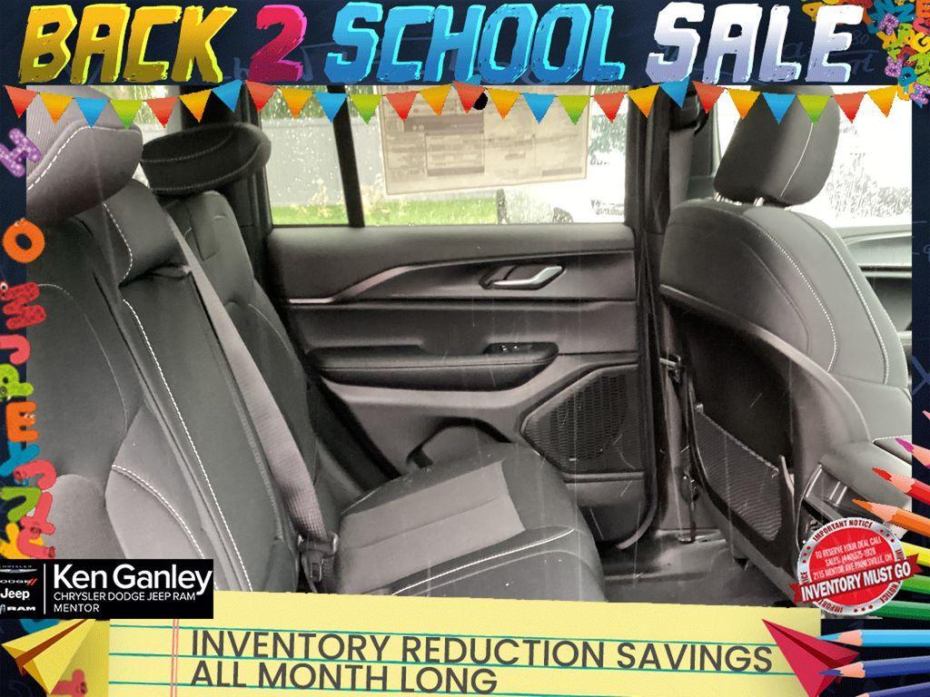 new 2025 Jeep Grand Cherokee car, priced at $33,995