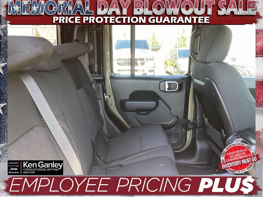 new 2025 Jeep Gladiator car, priced at $47,830