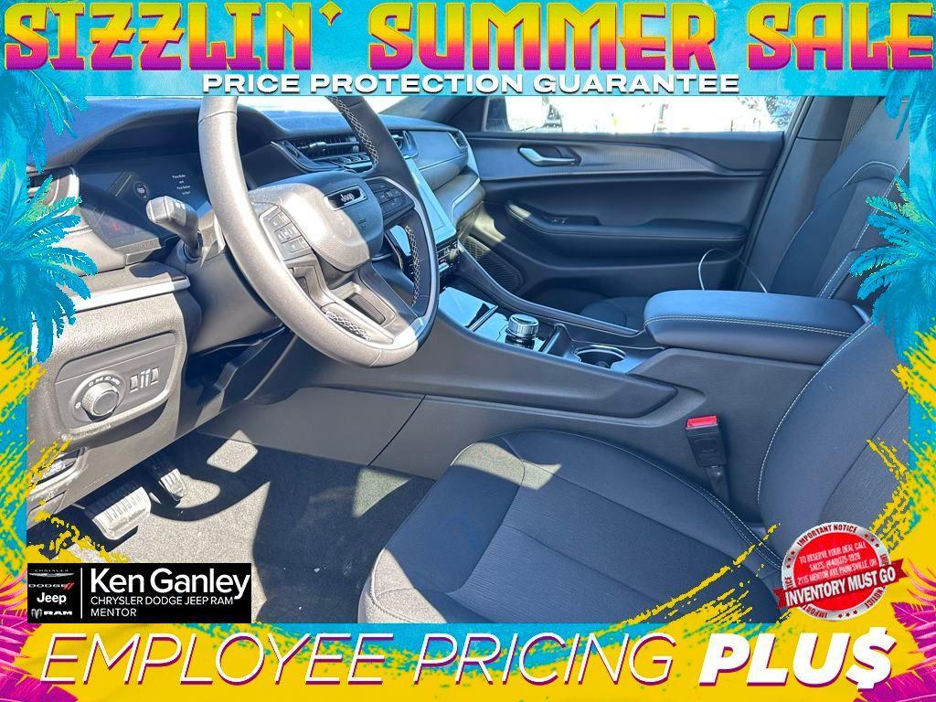 new 2025 Jeep Grand Cherokee car, priced at $38,019
