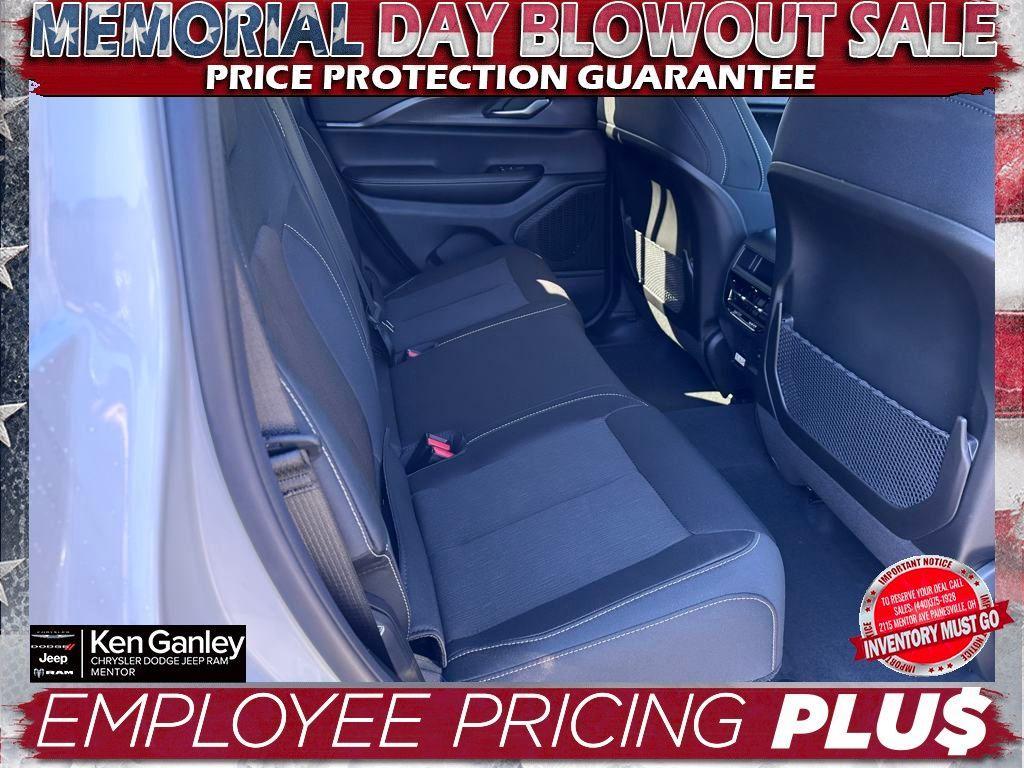 new 2025 Jeep Grand Cherokee car, priced at $38,019