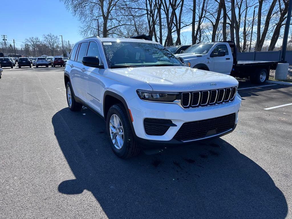 new 2025 Jeep Grand Cherokee car, priced at $38,019