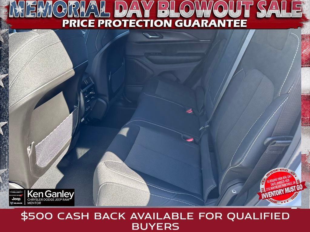 new 2025 Jeep Grand Cherokee car, priced at $38,019