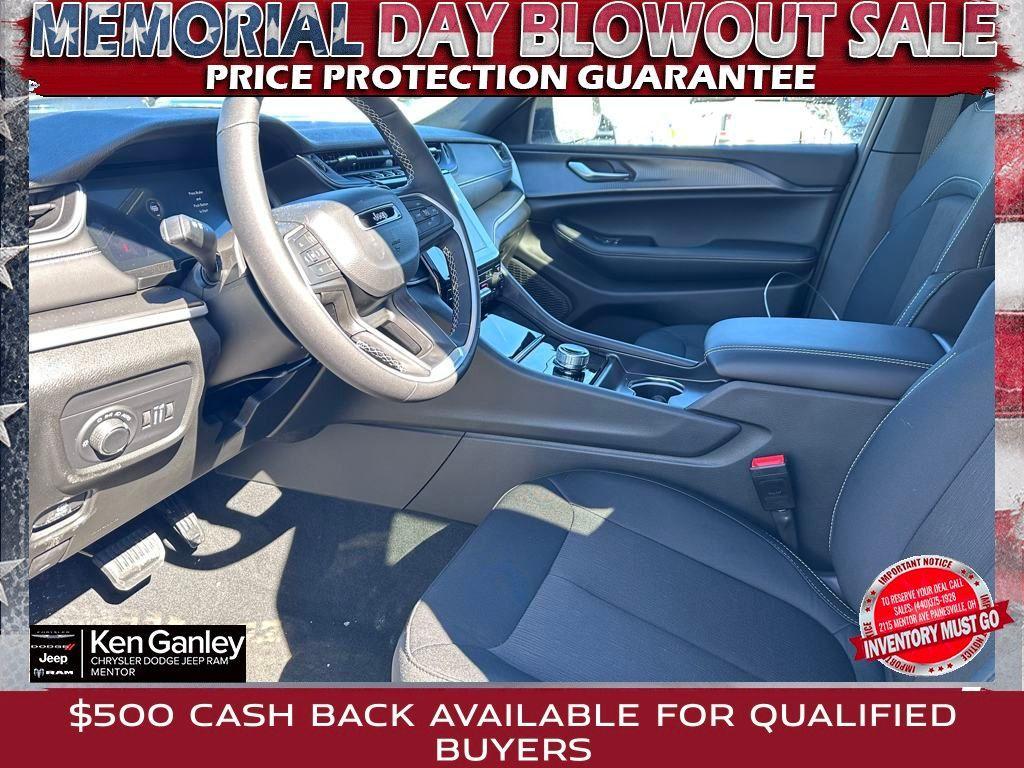 new 2025 Jeep Grand Cherokee car, priced at $38,019