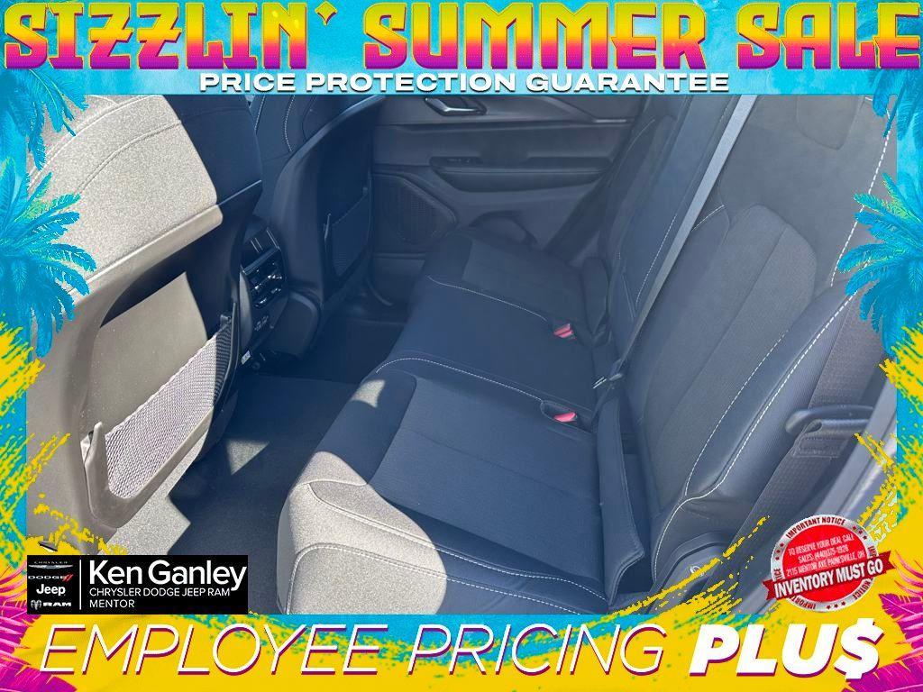 new 2025 Jeep Grand Cherokee car, priced at $38,019