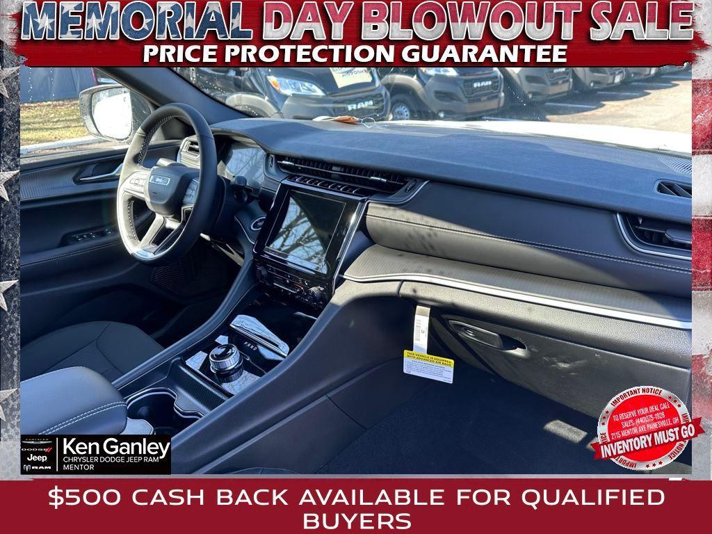 new 2025 Jeep Grand Cherokee car, priced at $38,019