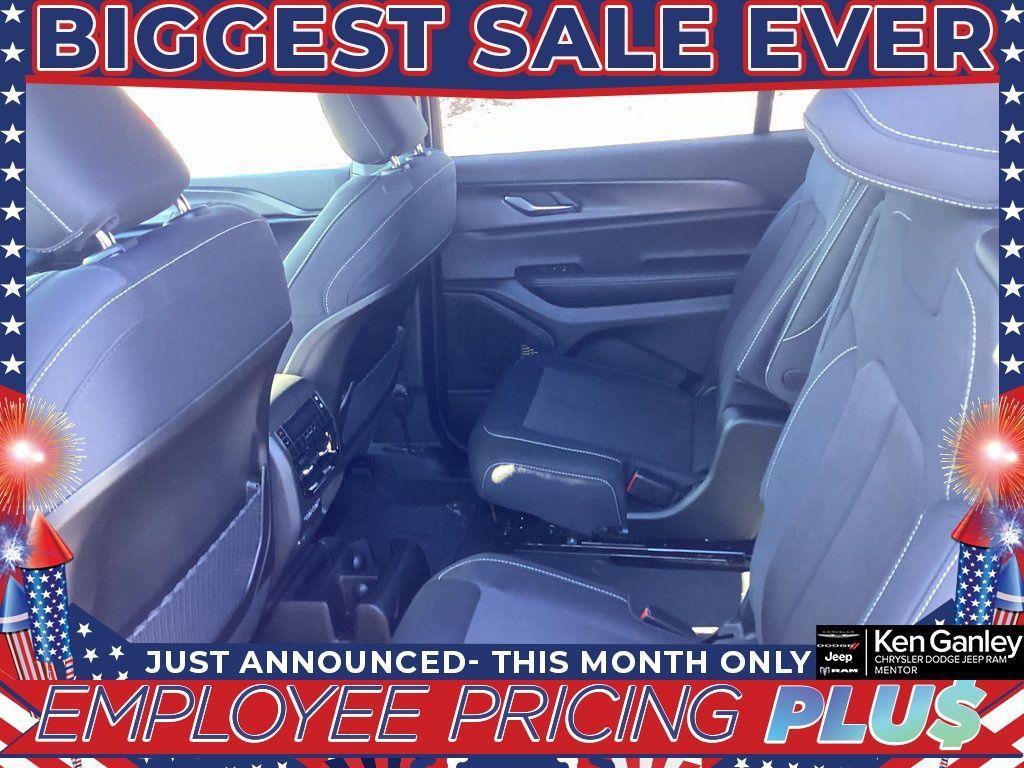 new 2025 Jeep Grand Cherokee L car, priced at $40,725
