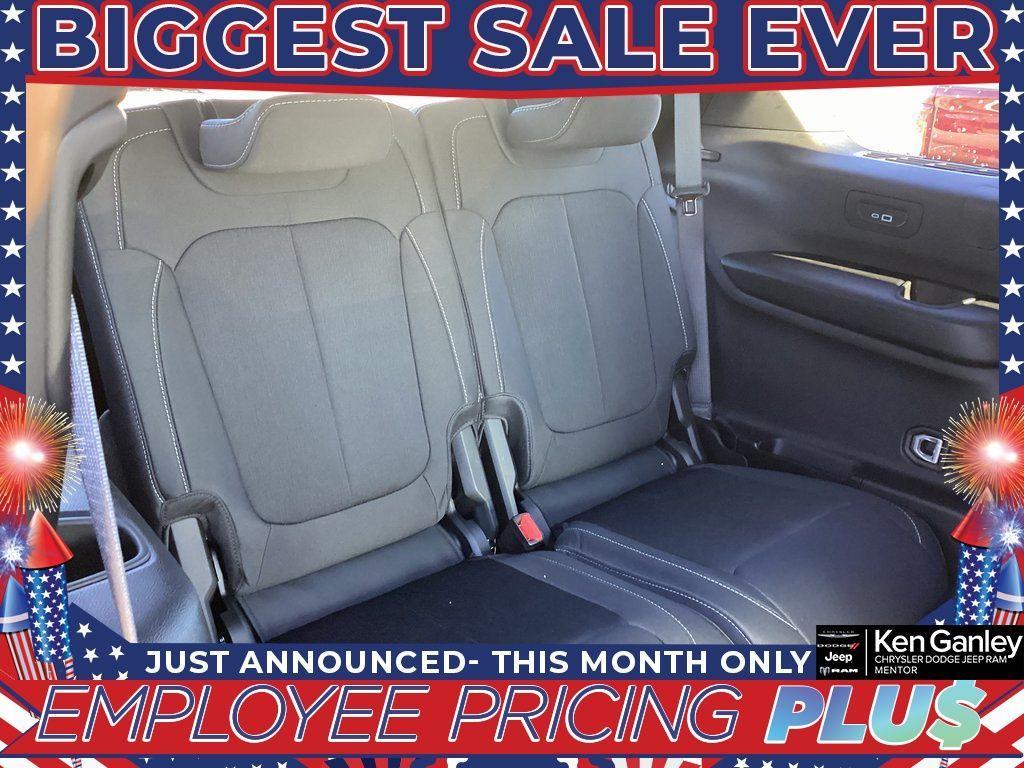 new 2025 Jeep Grand Cherokee L car, priced at $40,725