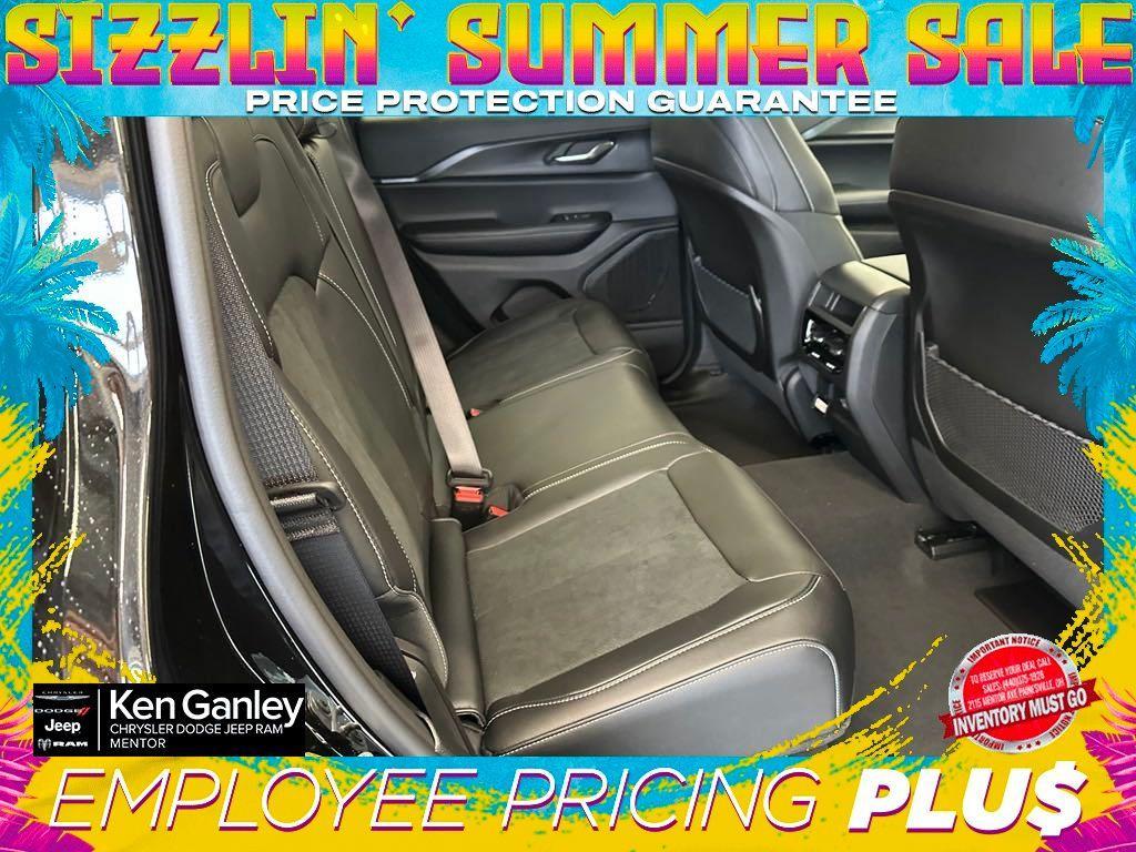 new 2025 Jeep Grand Cherokee car, priced at $41,255