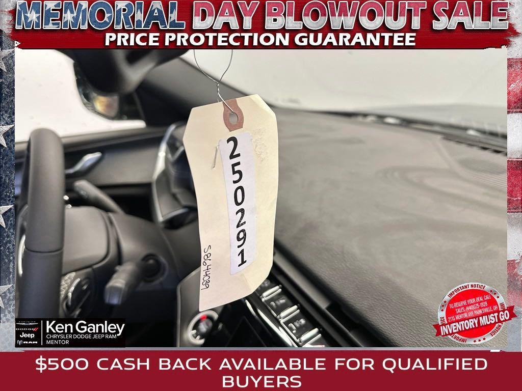 new 2025 Jeep Grand Cherokee car, priced at $41,255