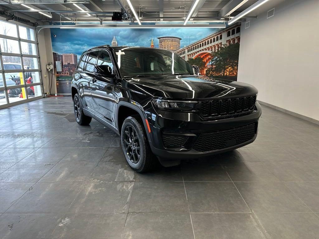 new 2025 Jeep Grand Cherokee car, priced at $41,255