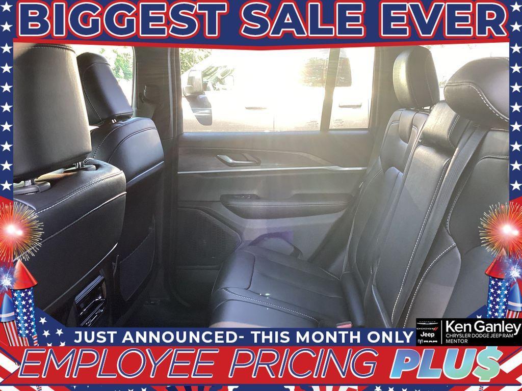 new 2025 Jeep Grand Cherokee car, priced at $47,676