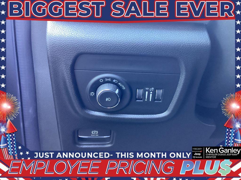 new 2025 Jeep Grand Cherokee car, priced at $47,676