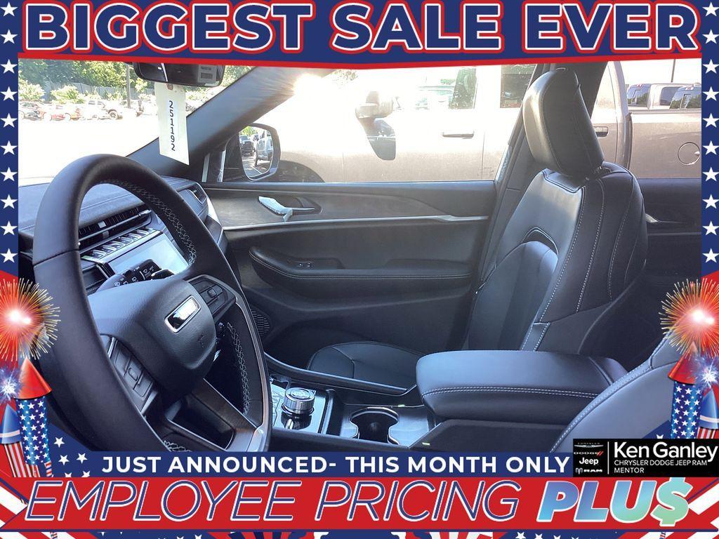 new 2025 Jeep Grand Cherokee car, priced at $47,676